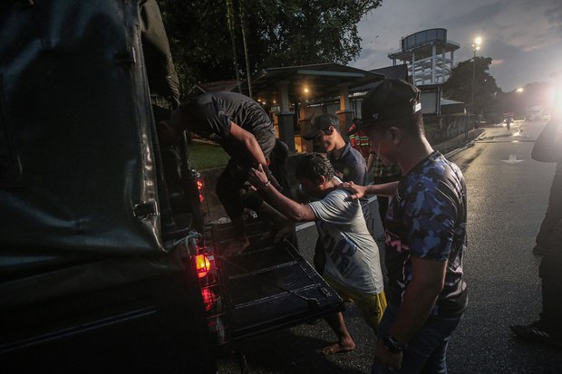 Malaysian immigration separates Rohingya after 131 detainees escape from center Malaysian immigration separates Rohingya after 131 detainees escape from center