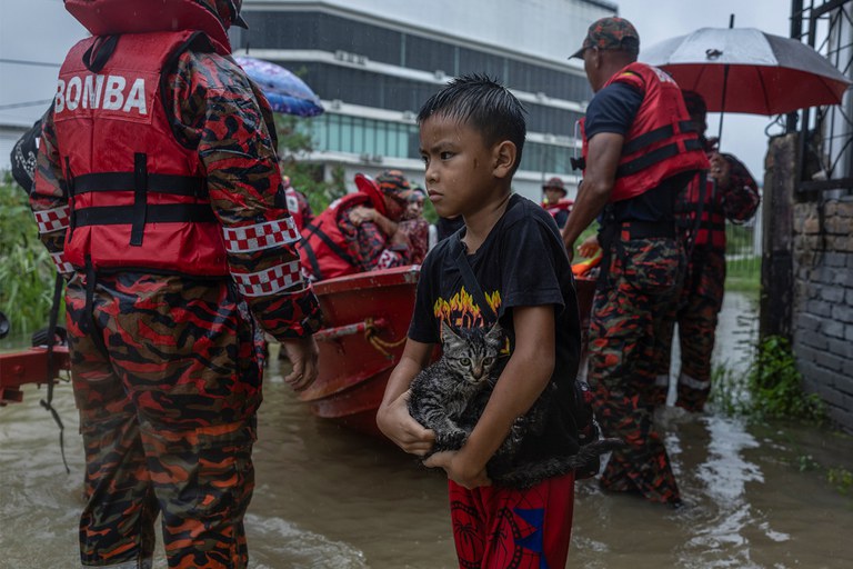 02 MY-TH-flood5.jpg 02 MY-TH-flood5.jpg