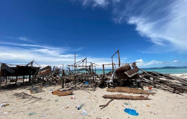 Malaysia’s demolition of stilt houses leaves 1,000 stateless ‘sea gypsies’ homeless Malaysia’s demolition of stilt houses leaves 1,000 stateless ‘sea gypsies’ homeless