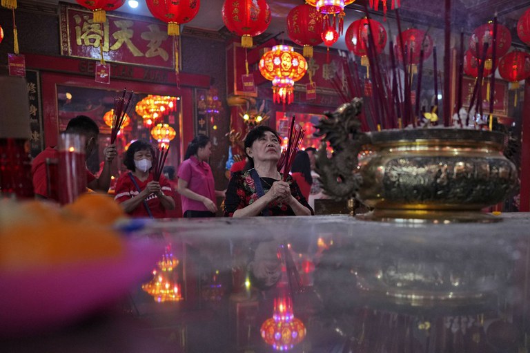 indonesia-chinese-new-year-incense 6.jpg indonesia-chinese-new-year-incense 6.jpg