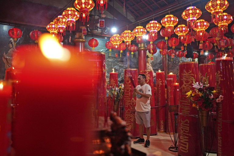 indonesia-chinese-new-year-incense 7.jpg indonesia-chinese-new-year-incense 7.jpg