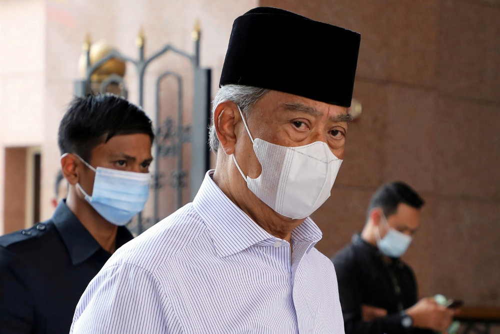 Malaysian Prime Minister Muhyiddin Yassin wears a protective mask as he arrives at a mosque in Putrajaya for prayers amid the coronavirus disease (COVID-19) outbreak, Aug. 28, 2020. [Reuters]