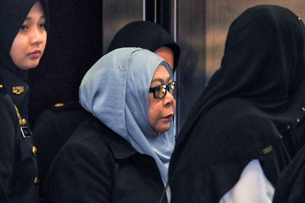 Former Malaysian spy agency chief Hasanah Abdul Hamid arrives at the Kuala Lumpur court building to face a corruption charge, Oct. 25, 2018. [S.Mahfuz/BenarNews]