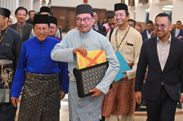 Malaysian PM to focus on stronger economic ties during China visit Malaysian PM to focus on stronger economic ties during China visit