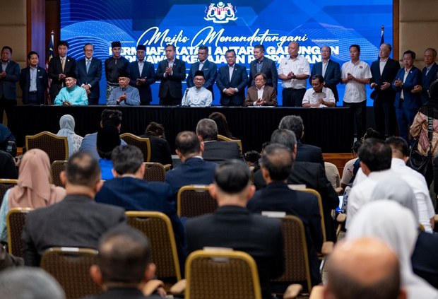 Parties supporting Anwar sign cooperation pact ahead of confidence vote Parties supporting Anwar sign cooperation pact ahead of confidence vote