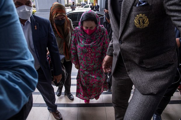 Ex-PM Najib’s wife seeks to remove judge ahead of graft verdict Ex-PM Najib’s wife seeks to remove judge ahead of graft verdict
