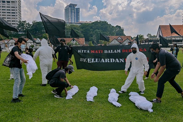 Many Malaysians Upset Over ‘Confusing’ Lockdowns, Rising Infections Many Malaysians Upset Over ‘Confusing’ Lockdowns, Rising Infections