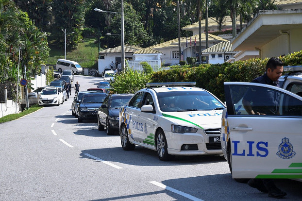 Police cars are seen outside the home of former Malaysian Prime Minister Najib Razak, at Jalan Langgak Duta in Kuala Lumpur, May 17, 2018. [S.Mahfuz/BenarNews]