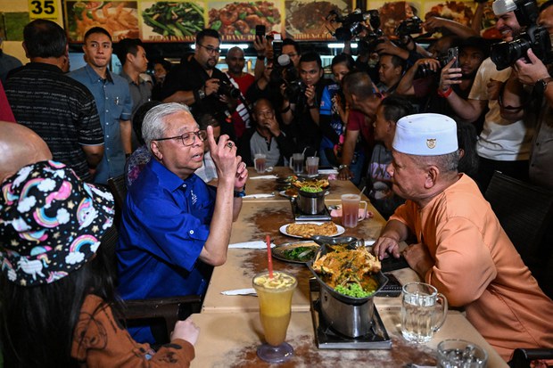 Malaysia poised for tight race in national election Malaysia poised for tight race in national election