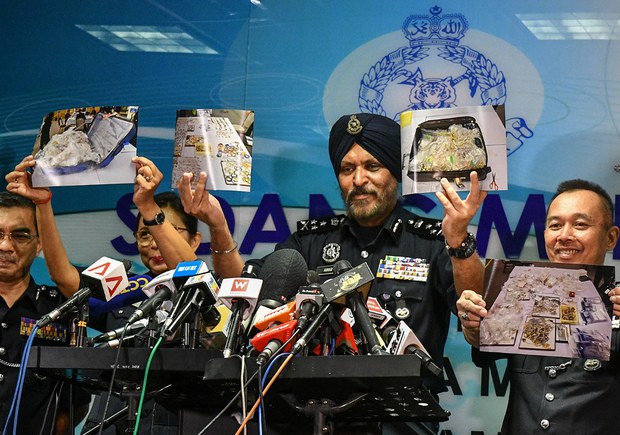 Malaysian Court Orders Govt to Return Luxury Items Seized from Ex-PM Najib Malaysian Court Orders Govt to Return Luxury Items Seized from Ex-PM Najib