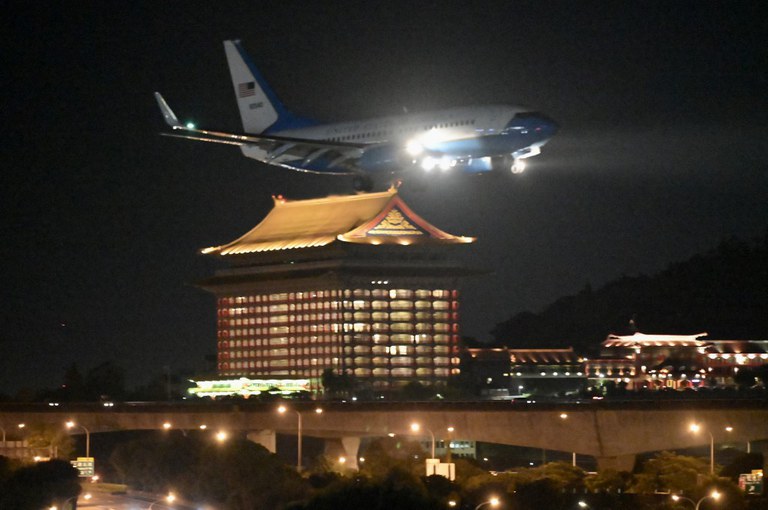 pelosi-plane.jpg pelosi-plane.jpg