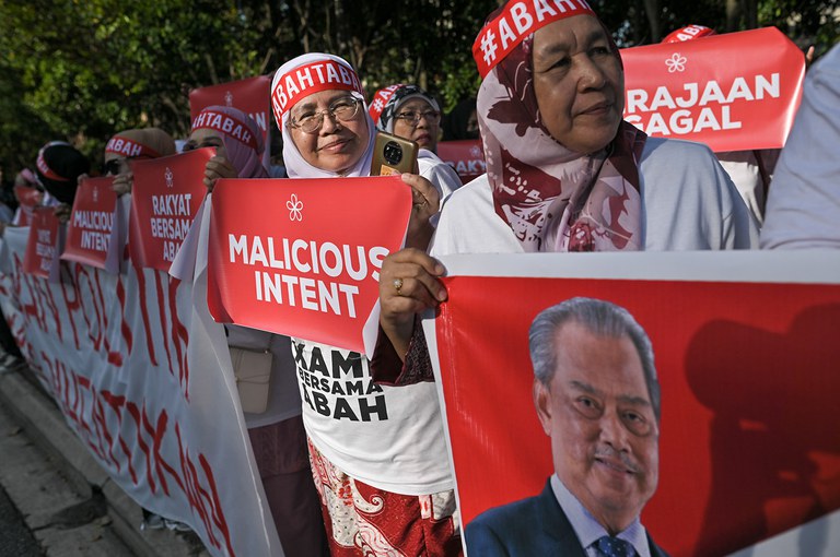 MUHYIDDIN_supporters_03.jpg MUHYIDDIN_supporters_03.jpg
