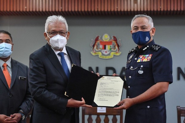 Home Minister Interferes in Police Affairs, Malaysia’s Outgoing Top Cop Says Home Minister Interferes in Police Affairs, Malaysia’s Outgoing Top Cop Says