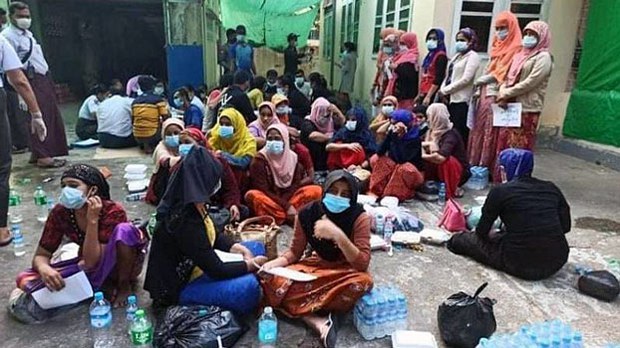 Myanmar Police Arrest Nearly 100 Rohingya Being Trafficked to Malaysia Myanmar Police Arrest Nearly 100 Rohingya Being Trafficked to Malaysia