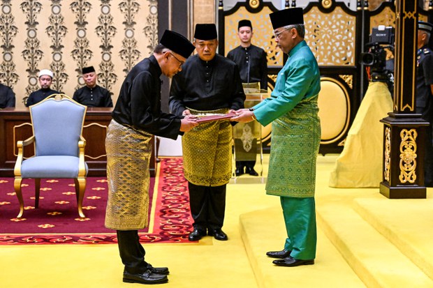 Anwar Ibrahim appointed, sworn in as Malaysia’s 10th prime minister Anwar Ibrahim appointed, sworn in as Malaysia’s 10th prime minister