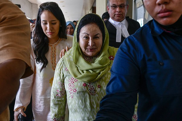 Wife of former PM Najib denies owning $23M pink diamond necklace Wife of former PM Najib denies owning $23M pink diamond necklace