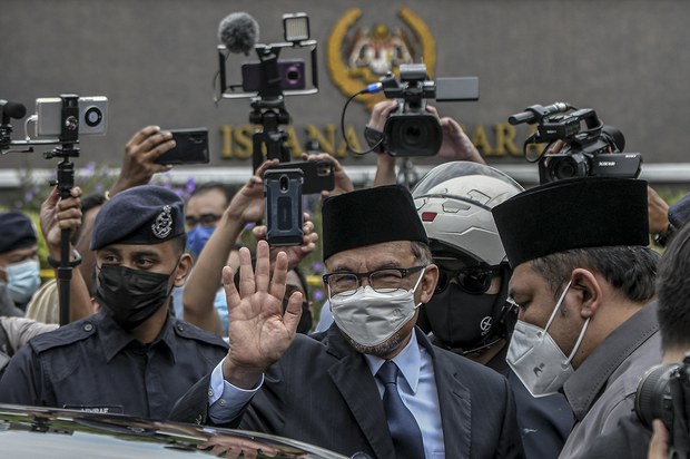 Malaysia’s King Begins Meetings with Top Politicians on COVID-19 Crisis Malaysia’s King Begins Meetings with Top Politicians on COVID-19 Crisis