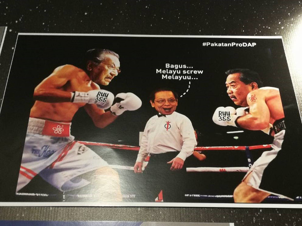 This photo of a poster displayed at UMNO’s annual assembly shows a caricature of ex-Prime Minister Mahathir Mohamad (left) boxing with former Deputy Prime Minister Muhyiddin Yassin as Lim Kit Siang, leader of the opposition Democratic Action Party, referees and says in Malay, “Good! Malays screw Malays,” Dec. 6, 2017. (N. Nantha/BenarNews) 