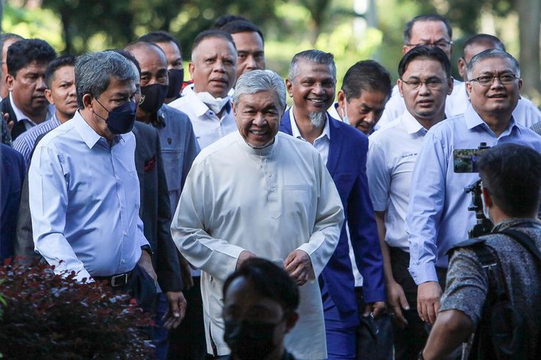 Zahid-supporters.jpg Zahid-supporters.jpg