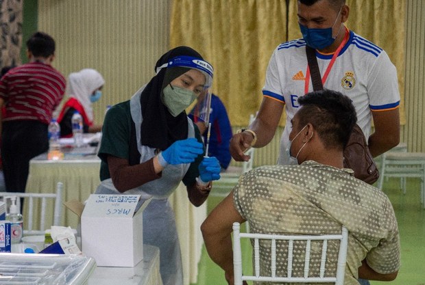 NGO in Malaysia Helps Vaccinate Undocumented Migrants Who Fear Arrest NGO in Malaysia Helps Vaccinate Undocumented Migrants Who Fear Arrest