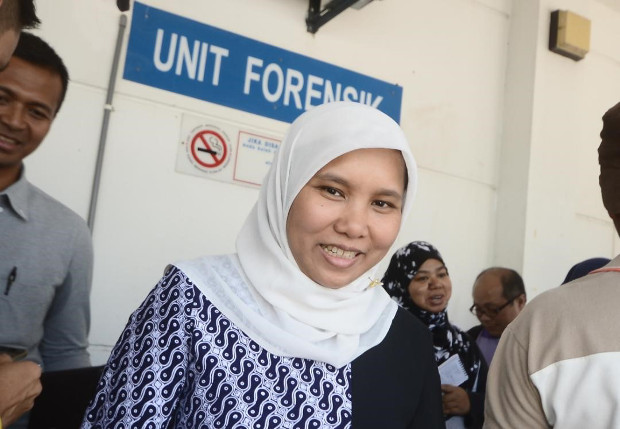 Neni Kurniati, a consul at the Indonesian Consulate in Penang, Malaysia, talks to reporters at the Seberang Jaya Hospital in Penang, Feb.12, 2018.[Fairuz Mazlan/BenarNews]  