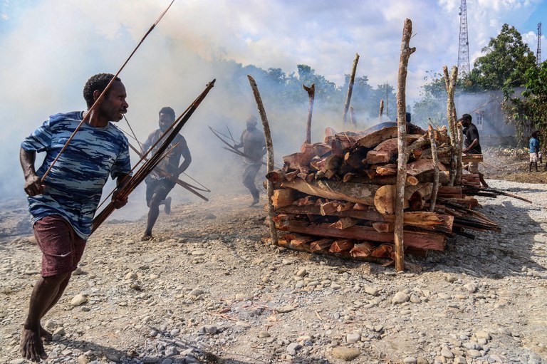 papua-men.jpg papua-men.jpg
