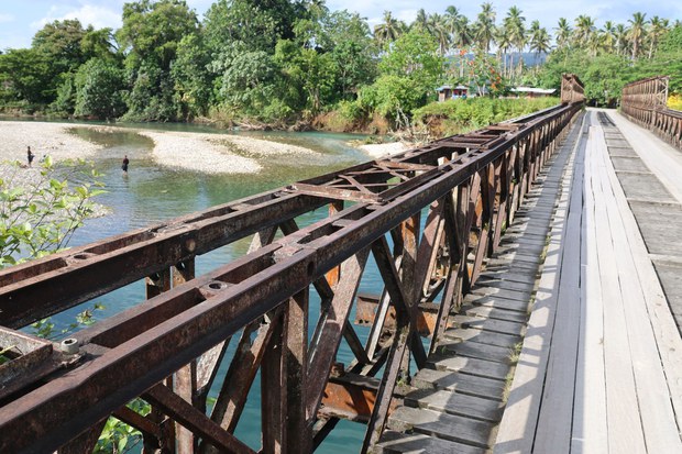 Island in Solomons spurns China aid although dire roads make life tough Island in Solomons spurns China aid although dire roads make life tough
