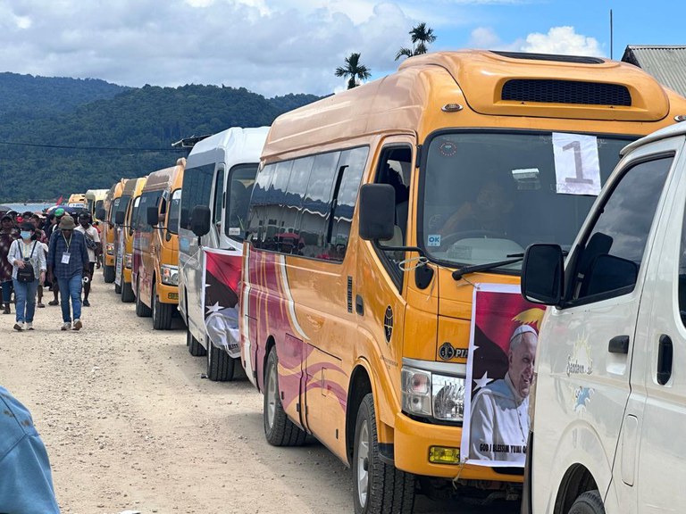 buses.jpeg buses.jpeg