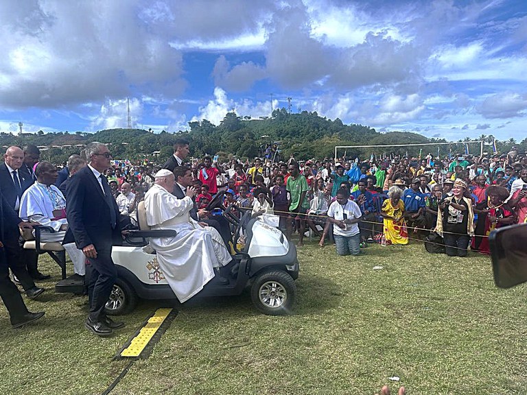 pope leaving.jpeg pope leaving.jpeg