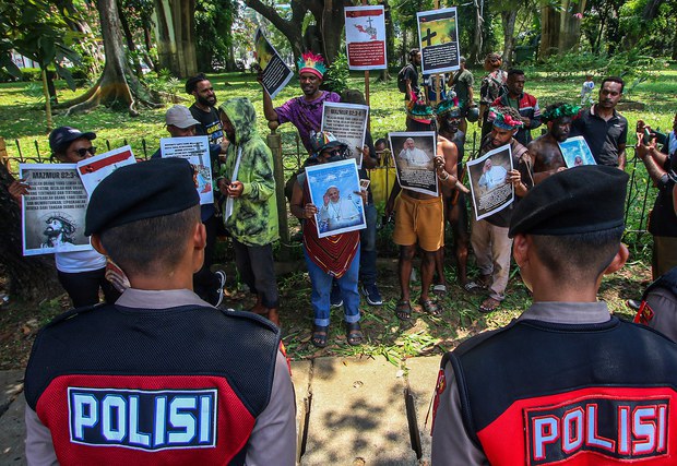 Indigenous Papuans rally as Pope Francis urges harmony in Indonesia Indigenous Papuans rally as Pope Francis urges harmony in Indonesia
