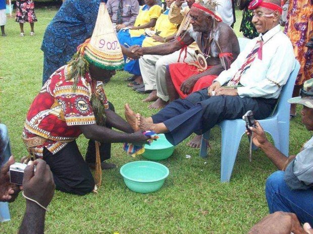 Sir Julius Chan: From Sandline to a friend of Bougainville Sir Julius Chan: From Sandline to a friend of Bougainville