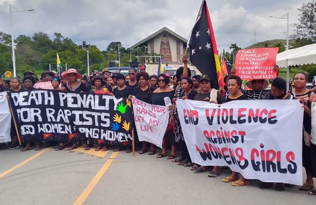 Photo of naked girl with captors causes furor in Papua New Guinea Photo of naked girl with captors causes furor in Papua New Guinea