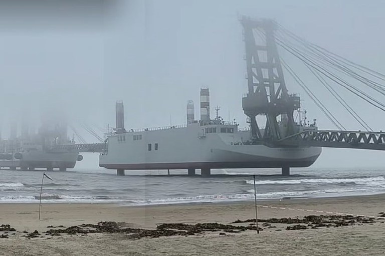 14 RFA-barge3.jpg 14 RFA-barge3.jpg