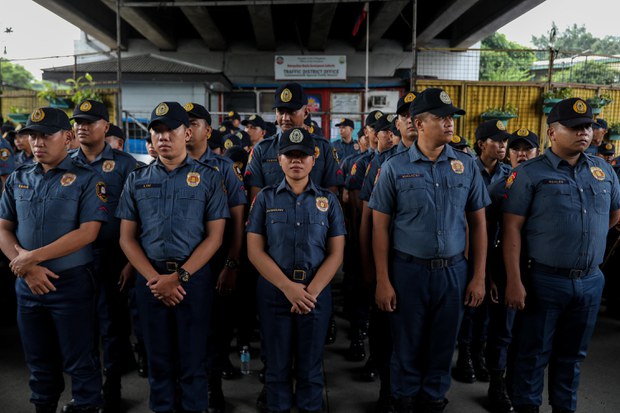 Philippine president sacks 18 police officers allegedly linked to illegal drugs trade Philippine president sacks 18 police officers allegedly linked to illegal drugs trade