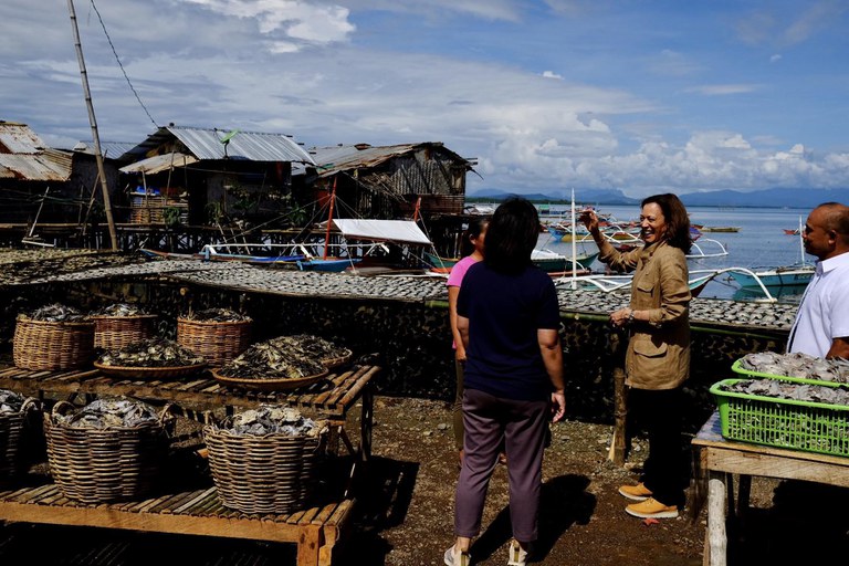 221122-PH-US-Harris-Palawan1.jpg 221122-PH-US-Harris-Palawan1.jpg