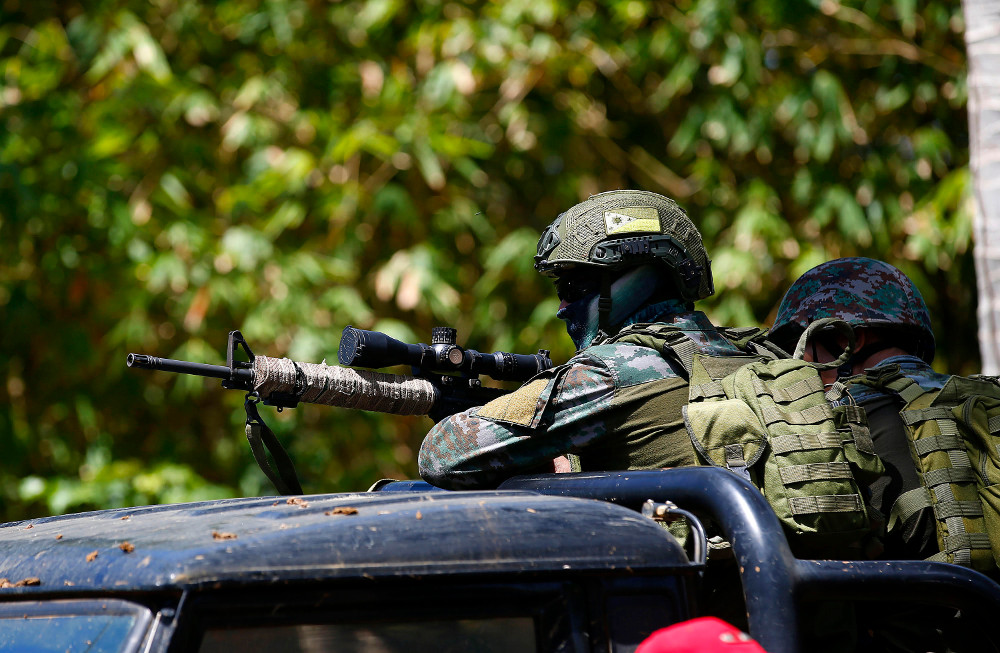 A police sniper secures an area in Lugus Municipality as government forces tightened security to thwart possible attacks by Islamic State-linked militants in Jolo, southern Philippines, Oct. 22, 2019. (Photo: Mark Navales/BenarNews)