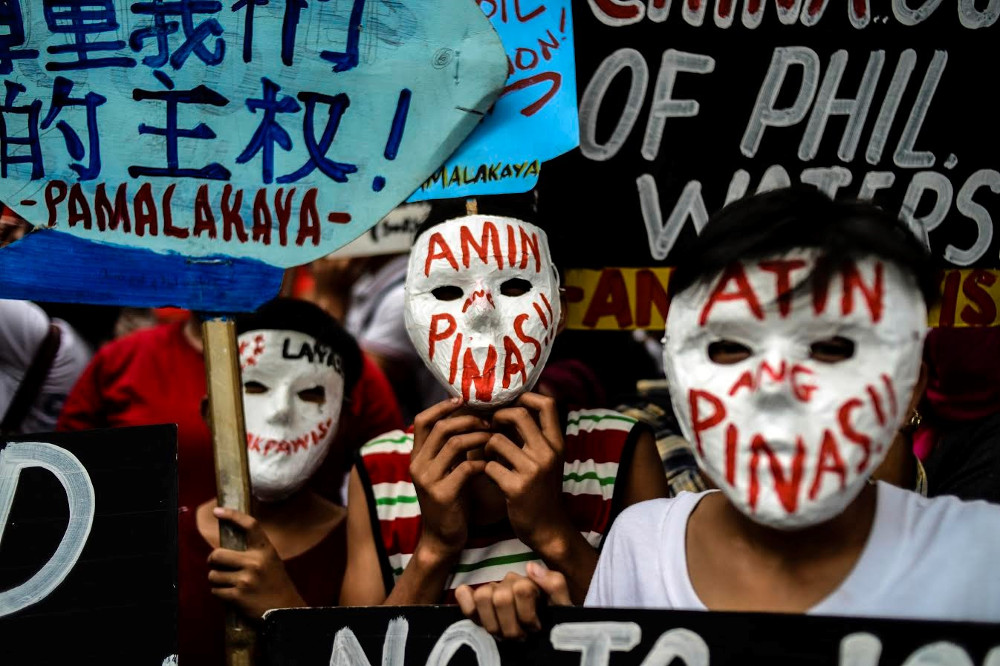 Filipino activists protest in front of China’s Embassy in Manila, as Chinese President Xi Jinping arrived in the Philippines for a state visit, Nov. 20, 2018. [Karl Romano/BenarNews]