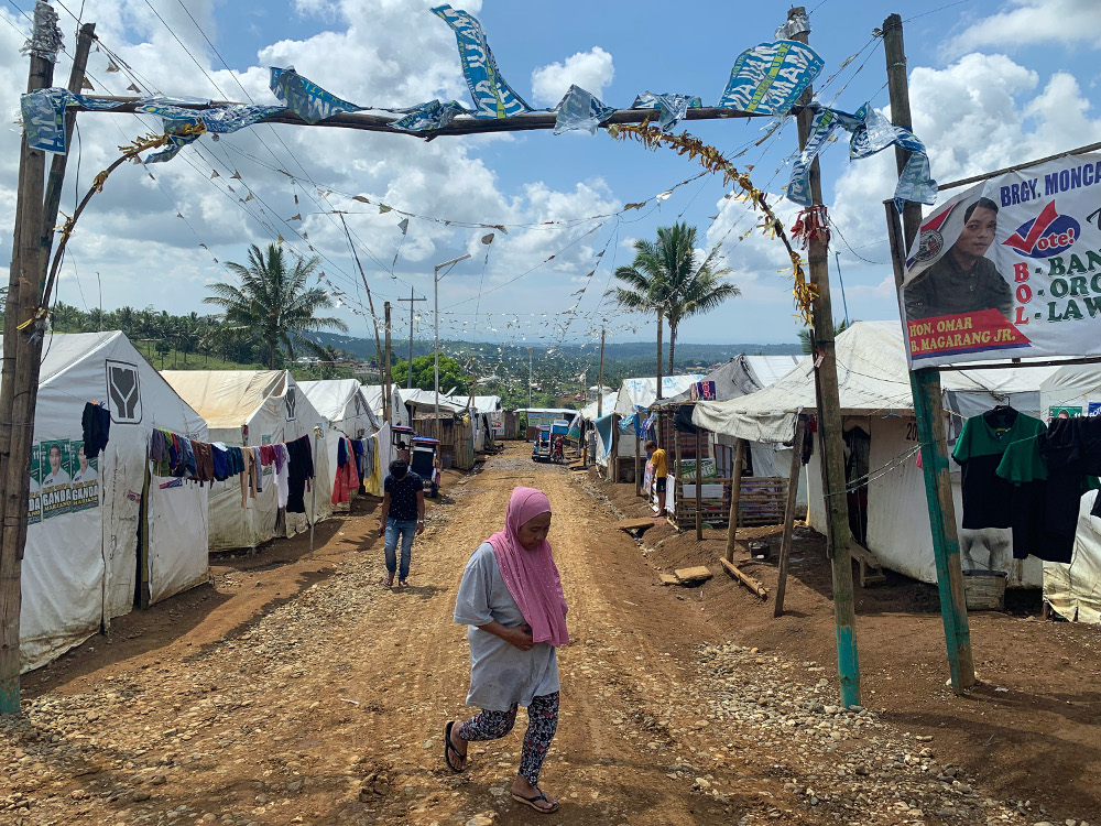Displaced residents of Marawi are seen at a tent city in the southern Philippine town, May 18, 2019. [Jeoffrey Maitem/BenarNews]