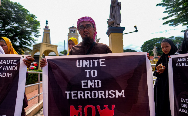 Muslims in the northern Philippine province of Pangasinan demonstrate in front of the Our Lady of Manaoag Church in Manaoag to denounce the Islamic State terror group, Aug. 11, 2019. [Jojo Rinoza/BenarNews]
