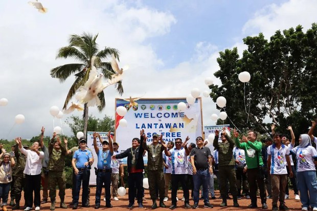 Abu Sayyaf’s birthplace in southern Philippines declared militant-free Abu Sayyaf’s birthplace in southern Philippines declared militant-free