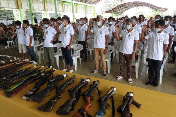 ‘Tired’ Abu Sayyaf members surrender to Philippine military ‘Tired’ Abu Sayyaf members surrender to Philippine military