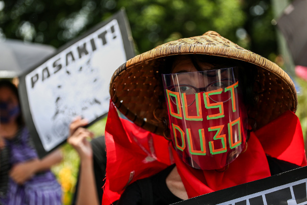 A protester posted an “oust Duterte” message on his face shield during a rally at the University of the Philippines in Manila, July 27, 2020. [Basilio Sepe/BenarNews]