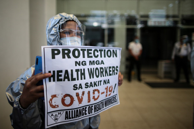 A member of the Alliance of Health Workers, a Philippine NGO, joins a demonstration outside the Jose Reyes Hospital in Manila where protesters demanded safer working conditions amid the COVID-19 pandemic, Aug. 3, 2020.  [Czar Dancel/BenarNews]