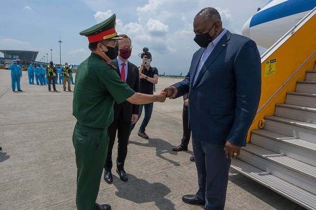 US Defense Secretary Arrives in Vietnam for Talks on Regional Security US Defense Secretary Arrives in Vietnam for Talks on Regional Security