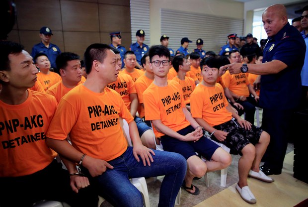 Philippine Police Catch 8 Suspected Chinese Members of Kidnap Gang Philippine Police Catch 8 Suspected Chinese Members of Kidnap Gang