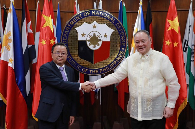 Chinese envoy meets Philippine defense chief amid South China Sea controversy Chinese envoy meets Philippine defense chief amid South China Sea controversy