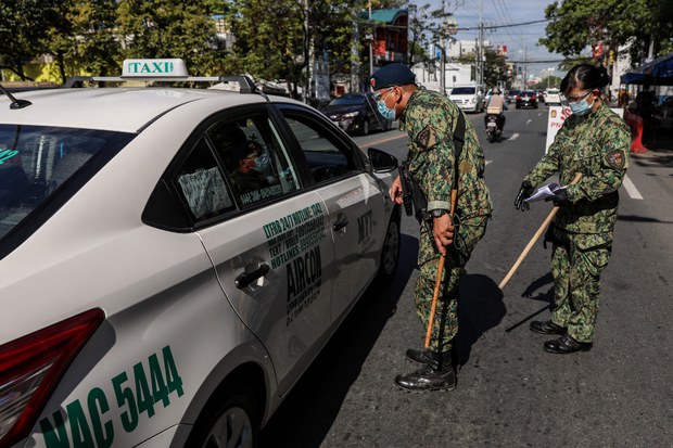 Philippine Govt Urges People to Stay Home as COVID-19 Infections Top 8,000 Philippine Govt Urges People to Stay Home as COVID-19 Infections Top 8,000