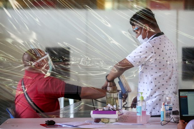Philippines Tops 1 Million Infections as Region Struggles to Contain COVID-19 Waves Philippines Tops 1 Million Infections as Region Struggles to Contain COVID-19 Waves