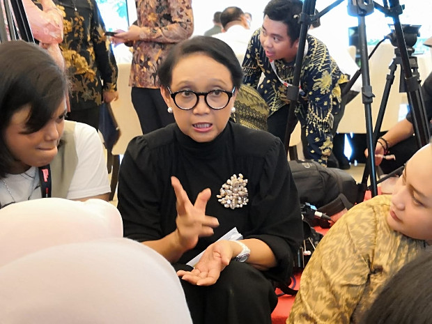 Indonesian Foreign Minister Retno Marsudi discusses the fate of three Diamond Princess crew members during a press conference in Jakarta, Feb. 18, 2020. [Tia Asmara/BenarNews]