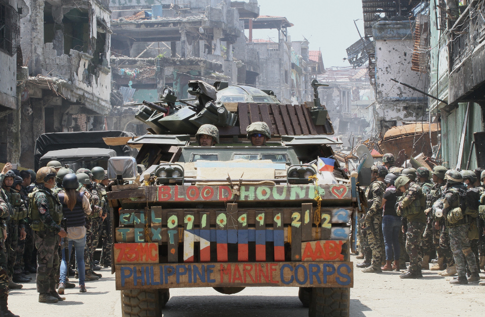 A military tank enters a portion of the southern Philippine city of Marawi after that section was liberated from Islamic State militants, Aug. 29, 2017. (Photo: Jason Gutierrez/BenarNews)